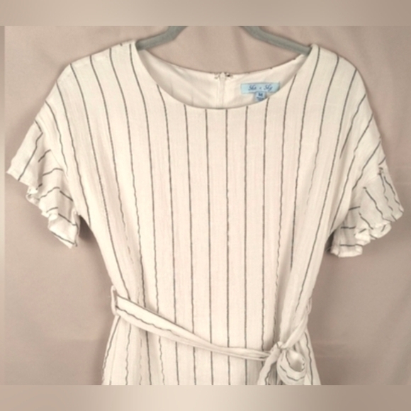 She & Sky medium dress with tie waist and zipper back, ruffle sleeves and skirt - Picture 1 of 7